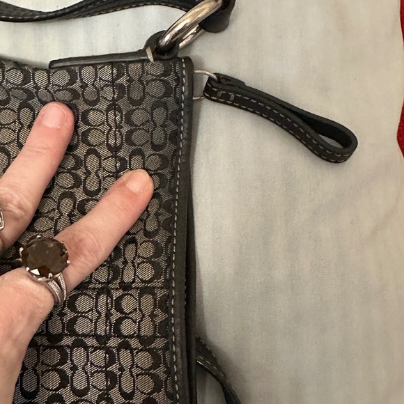 Beautiful Coach Crossbody signature C’s black/gray canvas/leather purse - Picture 4 of 16